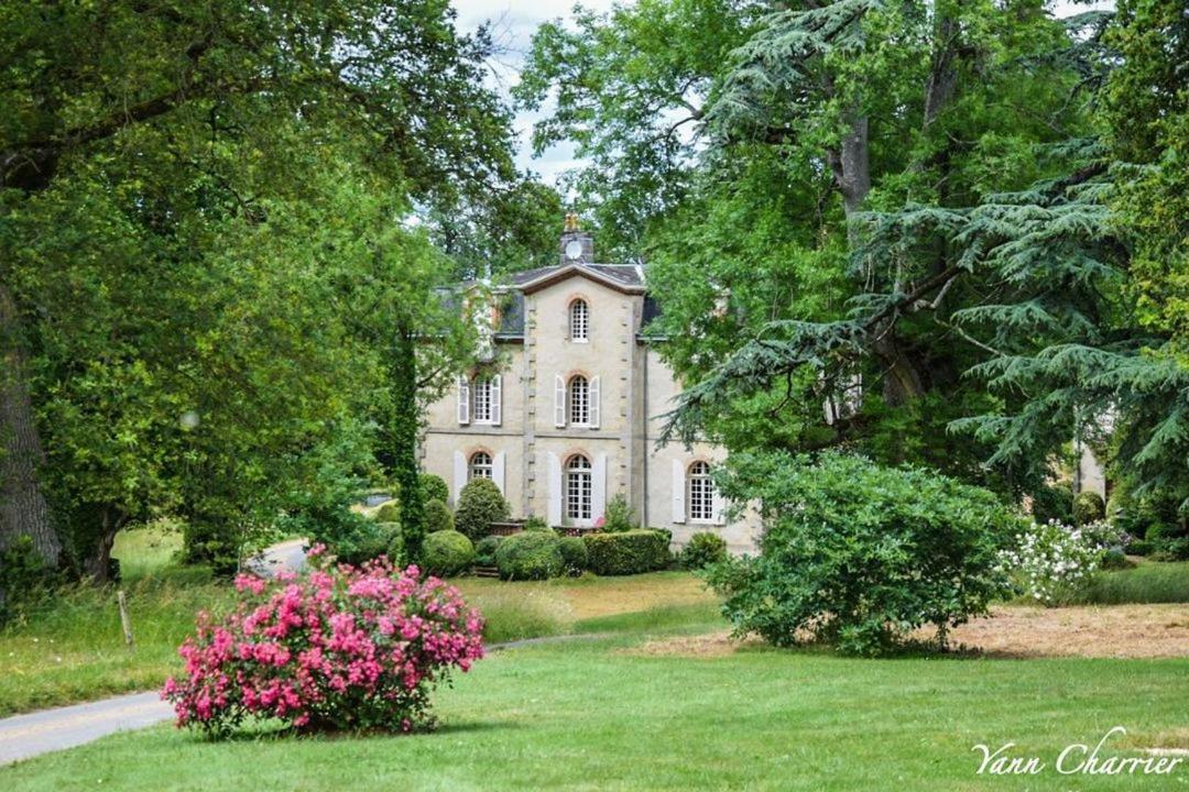 Вилла Domaine Des Roches Blanches Le Pin  Экстерьер фото